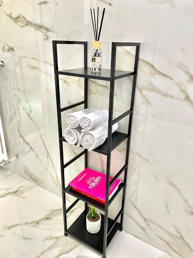 Apartament Vohis Luxury House - Fast Wi-Fi & Easy Parking Lecce Zewnętrze zdjęcie