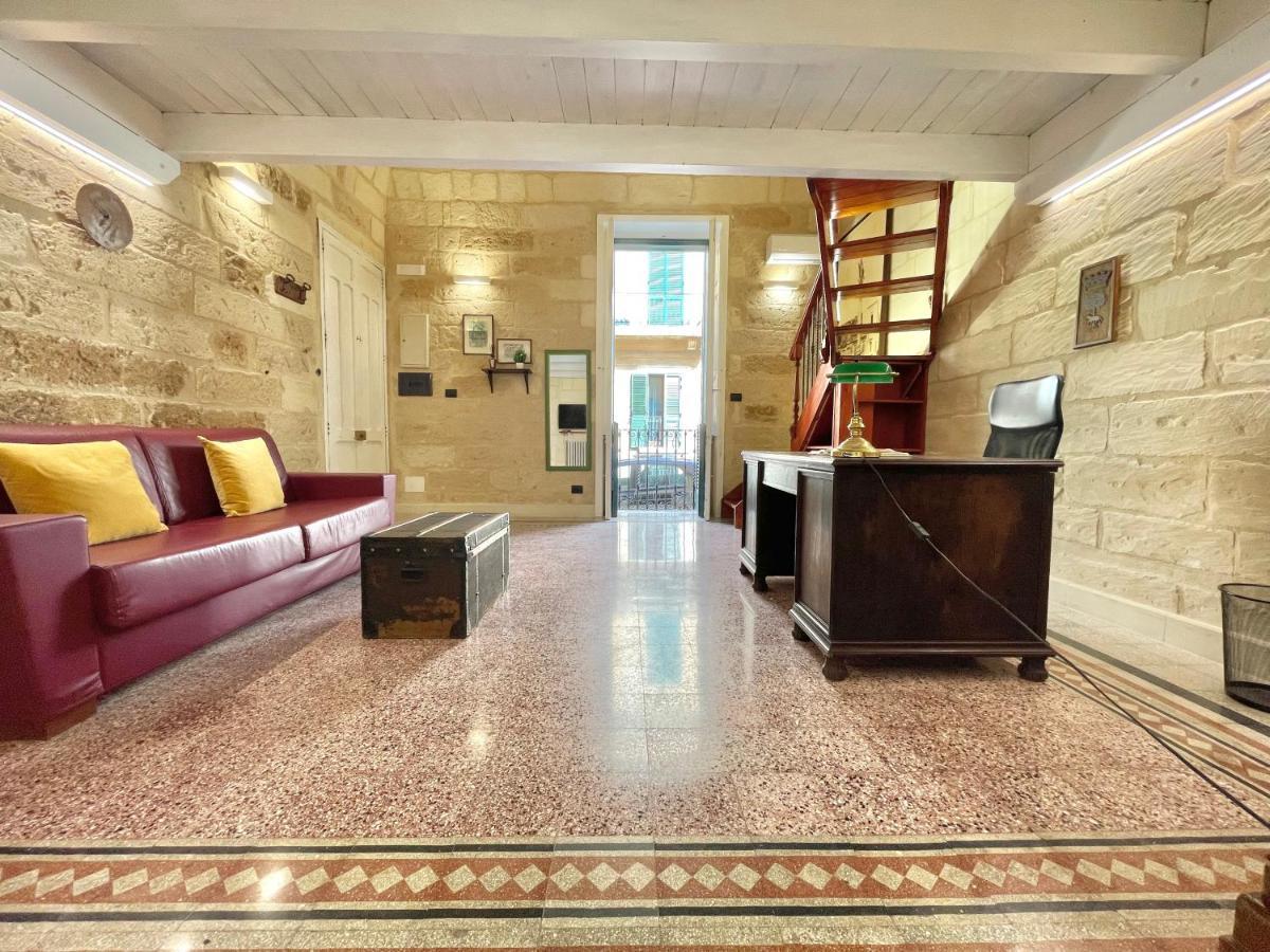 Apartament Vohis Luxury House - Fast Wi-Fi & Easy Parking Lecce Zewnętrze zdjęcie