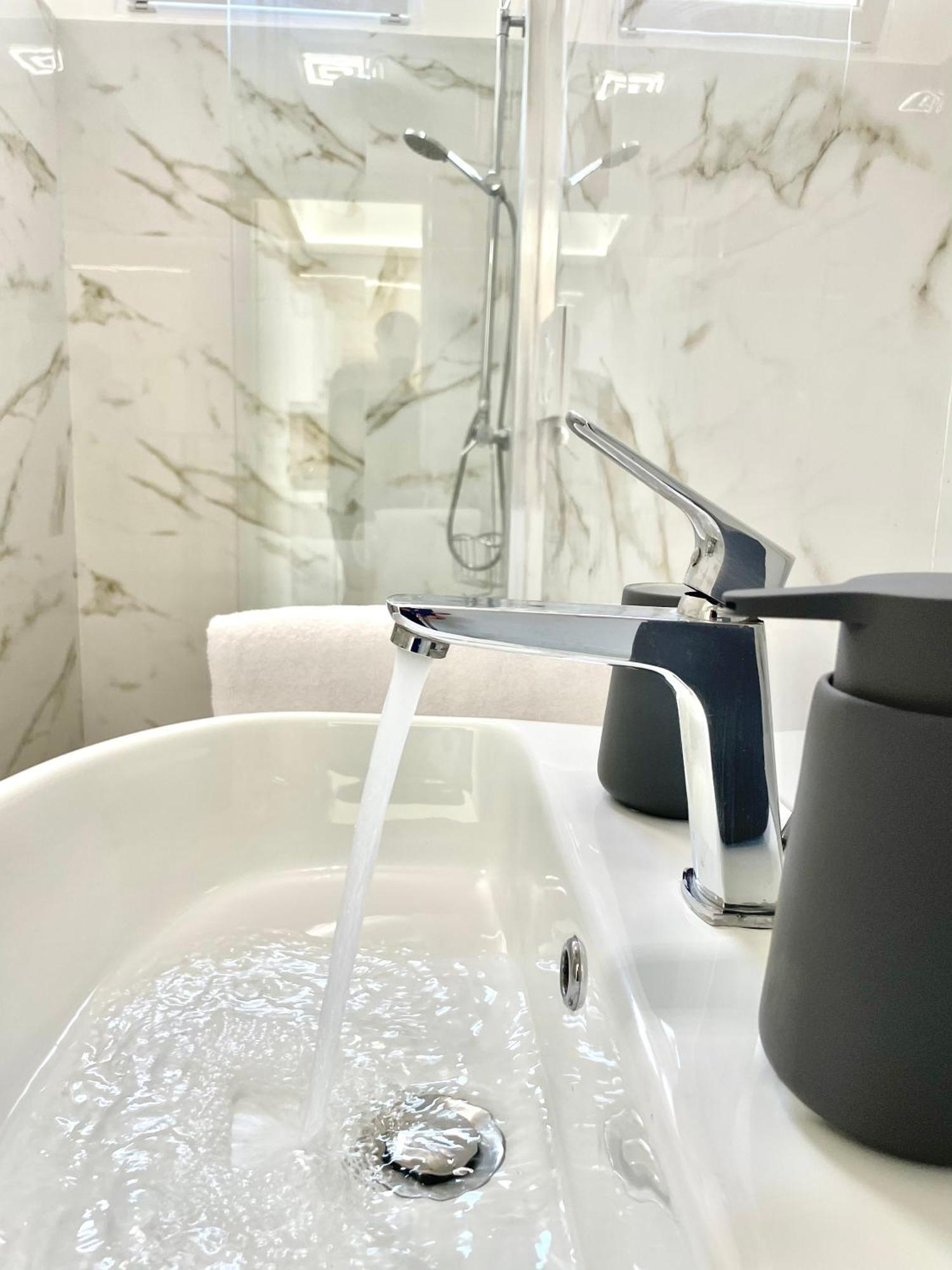Apartament Vohis Luxury House - Fast Wi-Fi & Easy Parking Lecce Zewnętrze zdjęcie