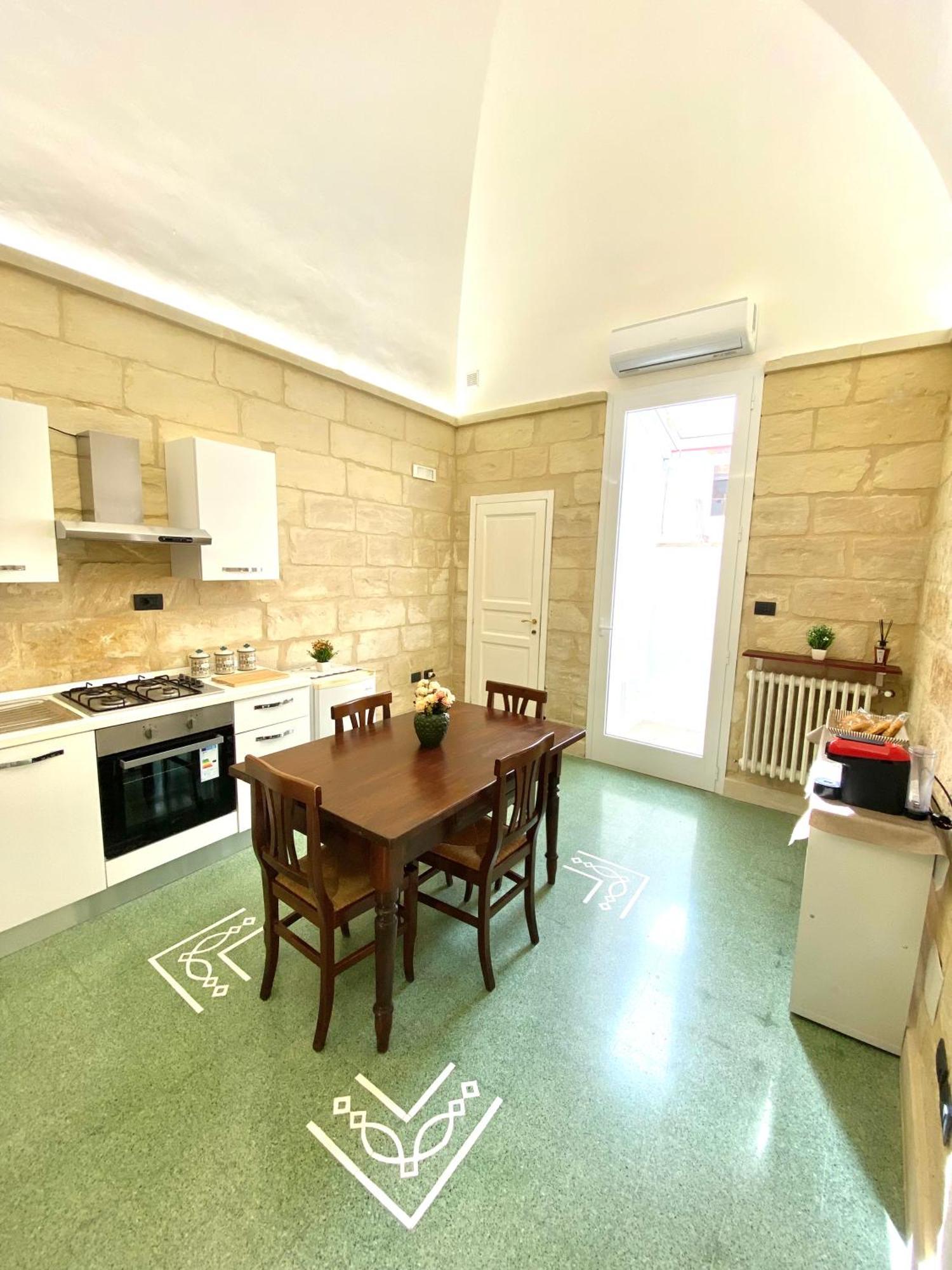 Apartament Vohis Luxury House - Fast Wi-Fi & Easy Parking Lecce Zewnętrze zdjęcie